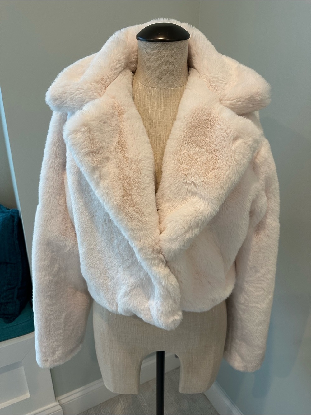 FOREVER 21 Fashion Plush Cropped Coat Faux Fur Jacket White (Baby Pink) Sz.Large - Picture 7 of 14